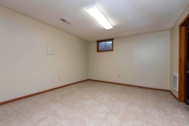 5532 S Roanoke Avenue, Springfield, MO 65810