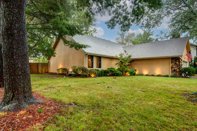 5532 S Roanoke Avenue, Springfield, MO 65810