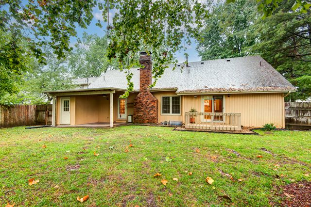 5532 S Roanoke Avenue, Springfield, MO 65810