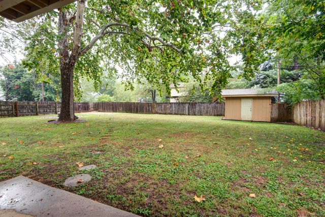 5532 S Roanoke Avenue, Springfield, MO 65810