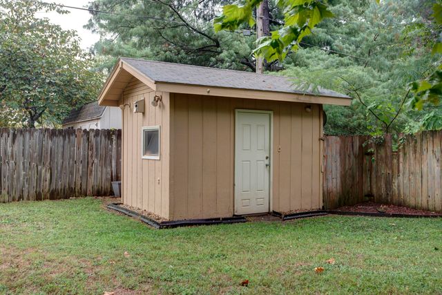 5532 S Roanoke Avenue, Springfield, MO 65810