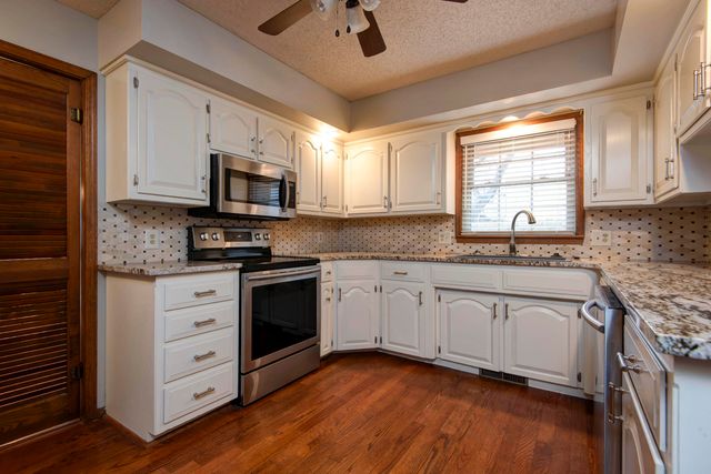 5532 S Roanoke Avenue, Springfield, MO 65810