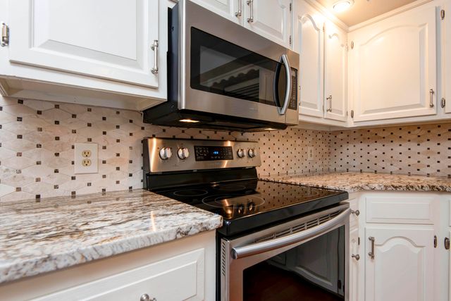 5532 S Roanoke Avenue, Springfield, MO 65810