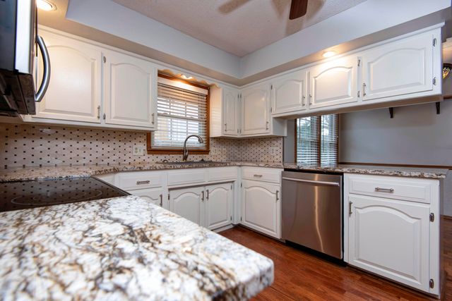 5532 S Roanoke Avenue, Springfield, MO 65810