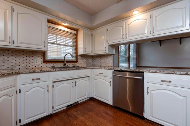 5532 S Roanoke Avenue, Springfield, MO 65810