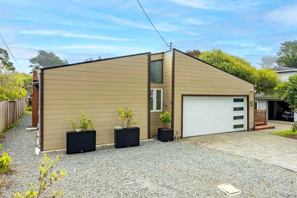 1161 Tamarind Street, Montara, CA 94037