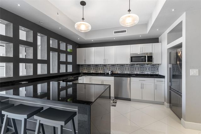 226 5TH AVENUE N 601, St Petersburg, FL 33701