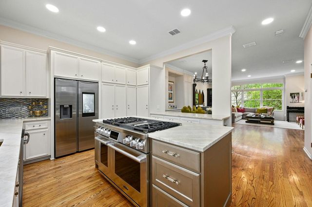 2712 Hillview Green LN, Austin, TX 78703