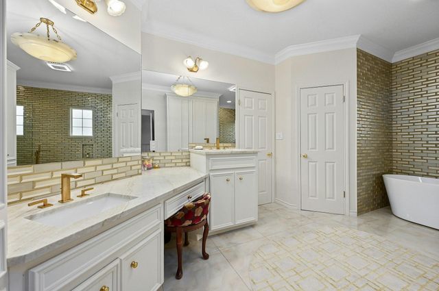 2712 Hillview Green LN, Austin, TX 78703
