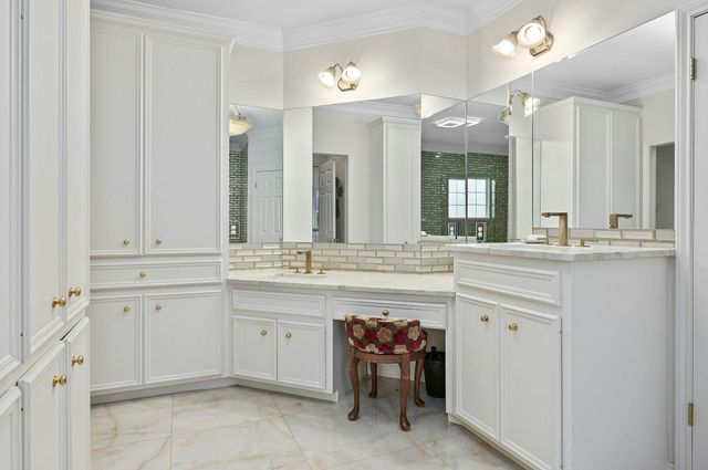 2712 Hillview Green LN, Austin, TX 78703