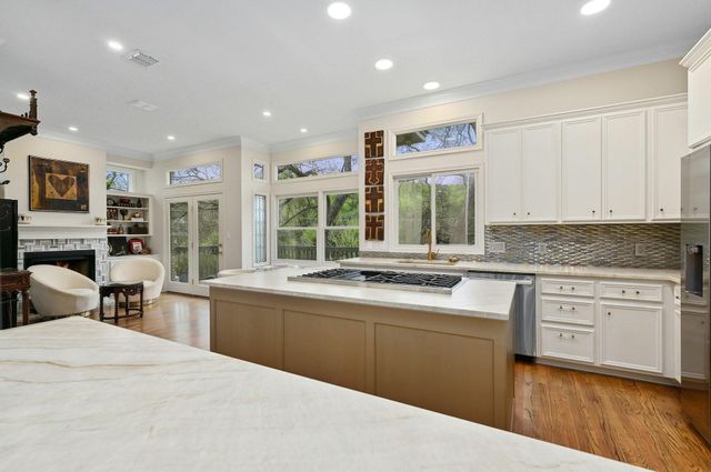 2712 Hillview Green LN, Austin, TX 78703
