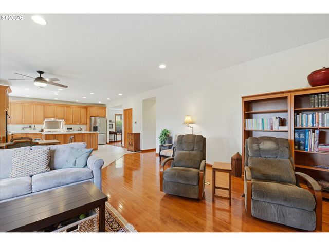 1616 Se 87TH Ave, Portland, OR 97216