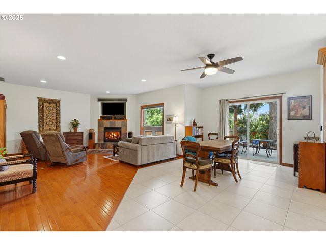 1616 Se 87TH Ave, Portland, OR 97216