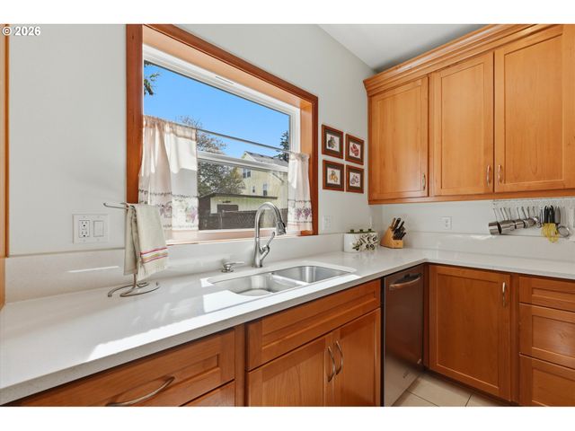 1616 Se 87TH Ave, Portland, OR 97216