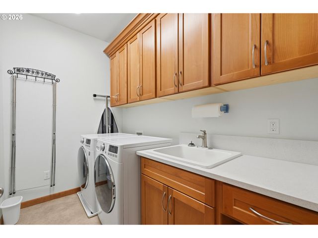 1616 Se 87TH Ave, Portland, OR 97216