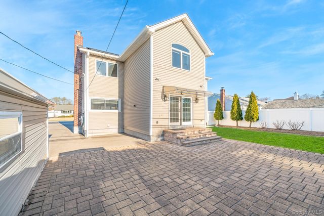 15 Chadwick Road, Syosset, NY 11791