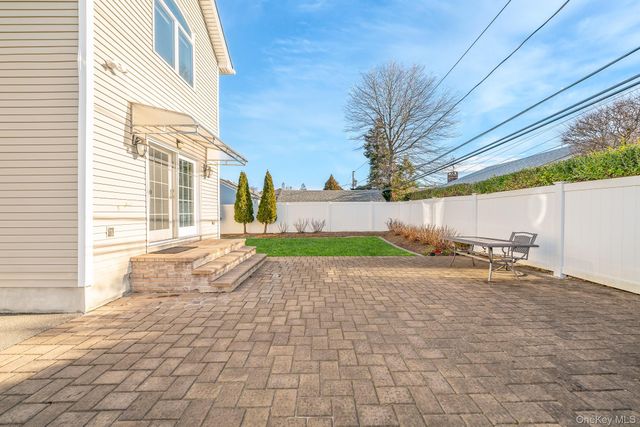 15 Chadwick Road, Syosset, NY 11791