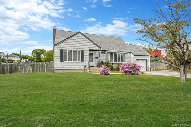 75 Barnum Street, West Babylon, NY 11704