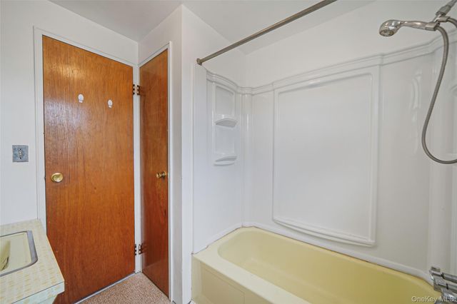75 Barnum Street, West Babylon, NY 11704