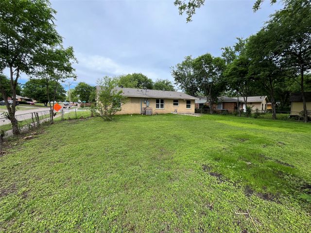 405 Highcrest Drive, Dallas, TX 75232