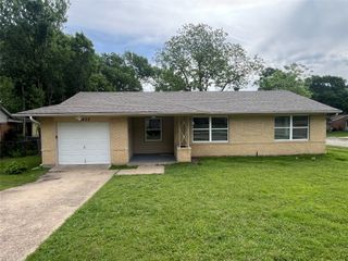 405 Highcrest Drive, Dallas, TX 75232