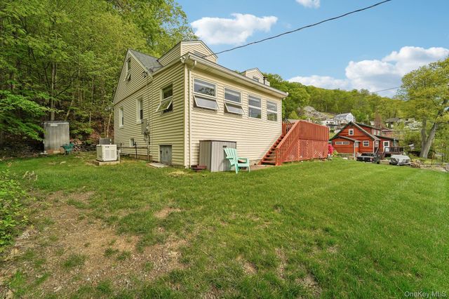 1 Brook Court, Greenwood Lake, NY 10925