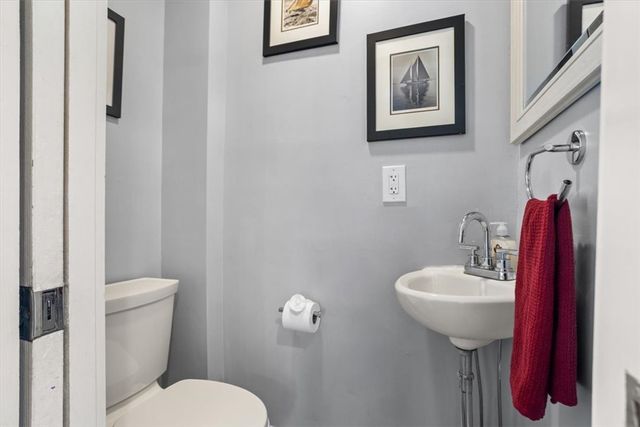 14 Lucas Avenue, Newport, RI 02840