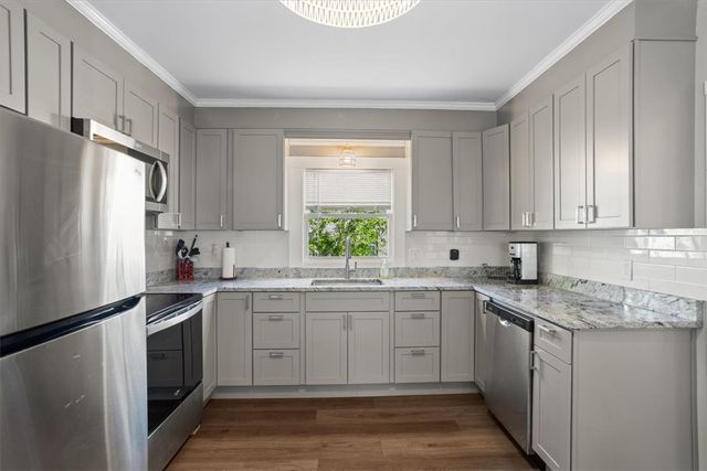 14 Lucas Avenue, Newport, RI 02840
