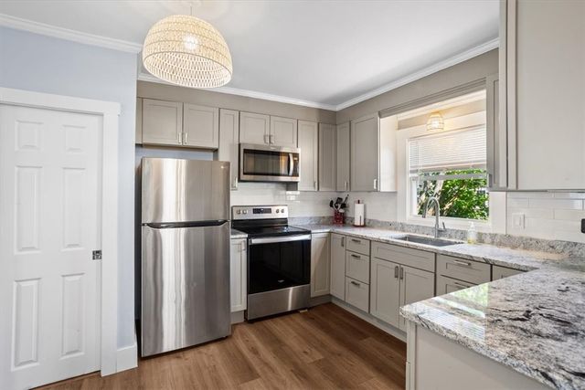 14 Lucas Avenue, Newport, RI 02840