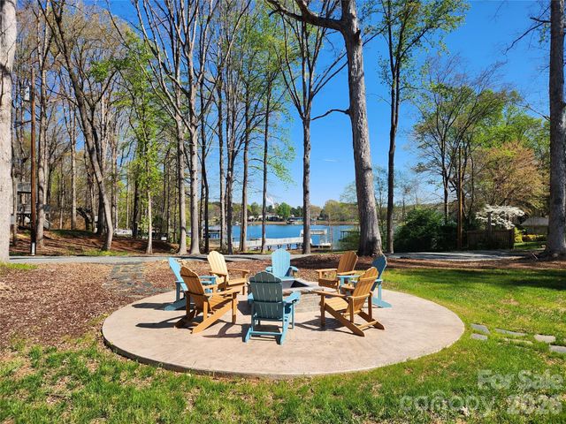 8320 Drena Drive, Sherrills Ford, NC 28673