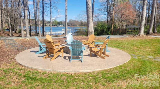 8320 Drena Drive, Sherrills Ford, NC 28673