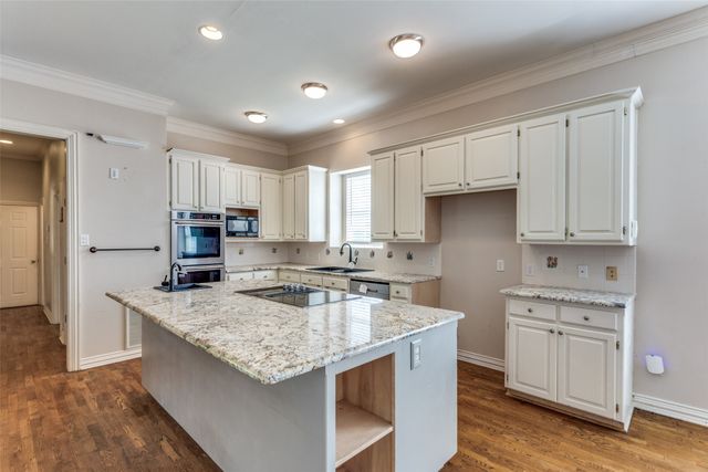 1309 Wedgewood Drive, Cleburne, TX 76033