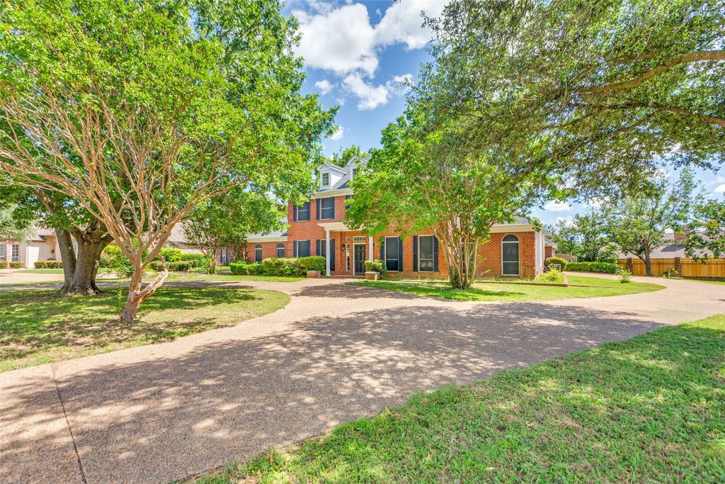 1309 Wedgewood Drive, Cleburne, TX 76033