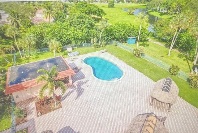 3140 Holiday Springs Boulevard 109, Margate, FL 33063