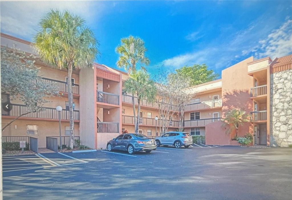 3140 Holiday Springs Boulevard 109, Margate, FL 33063