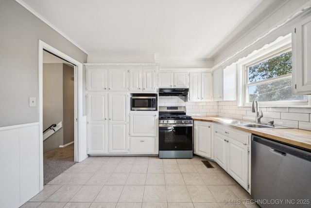 1206 Saddle Lane, Bartlesville, OK 74006