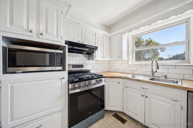 1206 Saddle Lane, Bartlesville, OK 74006