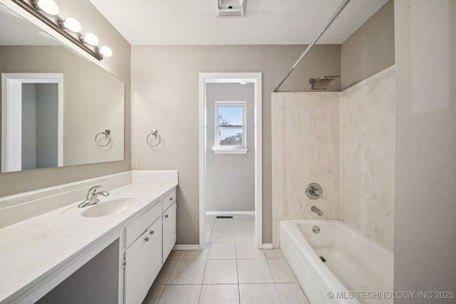 1206 Saddle Lane, Bartlesville, OK 74006