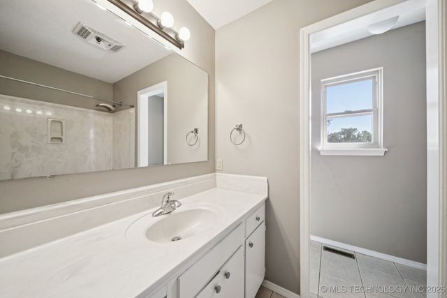 1206 Saddle Lane, Bartlesville, OK 74006