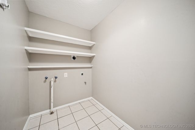 1206 Saddle Lane, Bartlesville, OK 74006