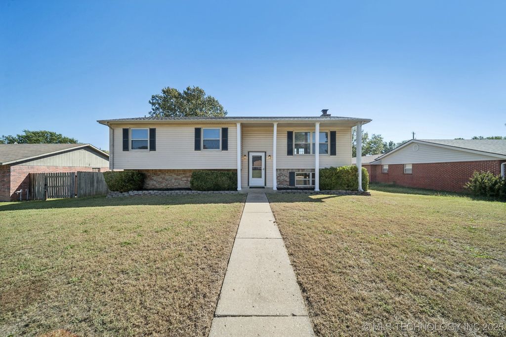1206 Saddle Lane, Bartlesville, OK 74006