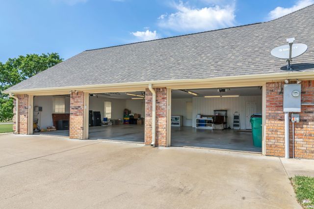 327 Saddle Club Road, Weatherford, TX 76088