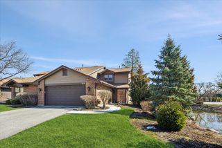 939 Brown Deer Drive, Westmont, IL 60559