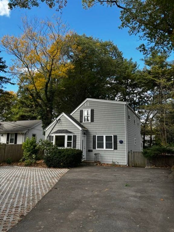 214 Sprague St, Dedham, MA 02026