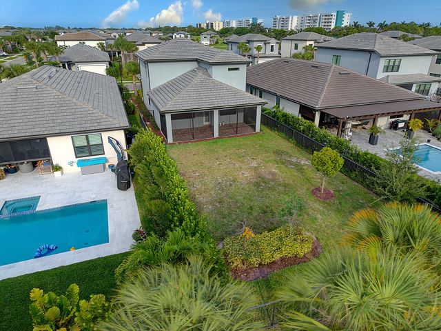 4483 Spruce Lane, Oakland Park, FL 33309
