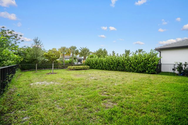 4483 Spruce Lane, Oakland Park, FL 33309