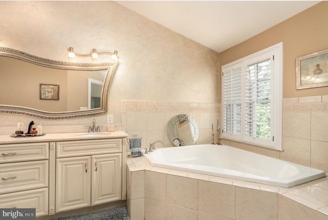 2164 WOLFTRAP CT, Vienna, VA 22182