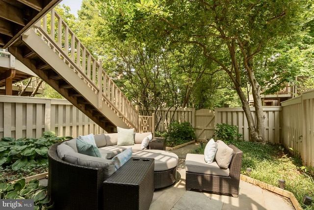 2164 WOLFTRAP CT, Vienna, VA 22182