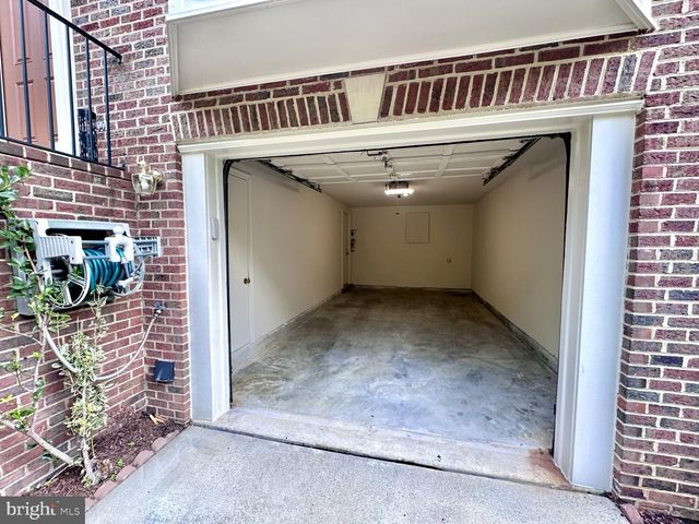 2164 WOLFTRAP CT, Vienna, VA 22182