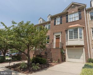 2164 WOLFTRAP CT, Vienna, VA 22182